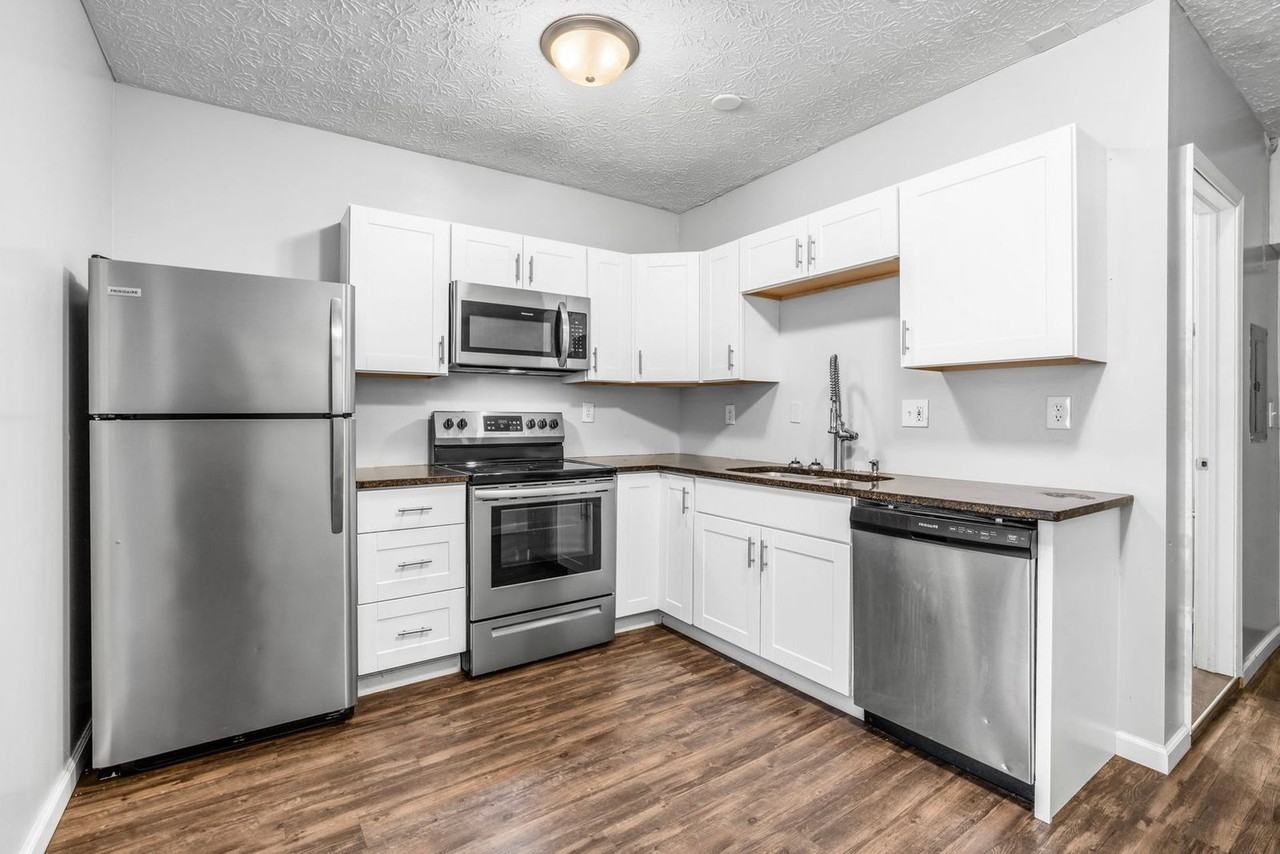 1661 N Pearl St - Photo 2 of 21