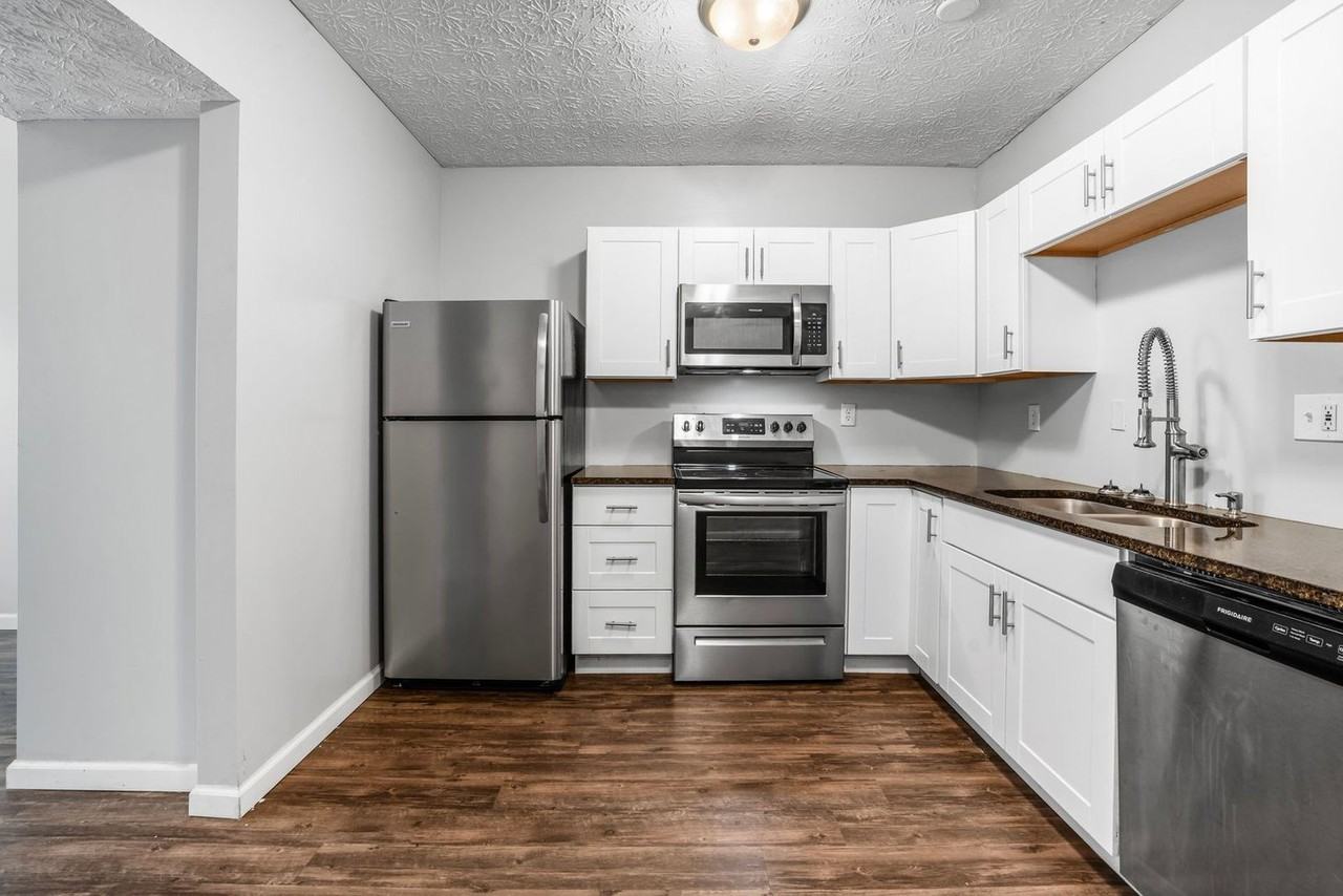 1661 N Pearl St - Photo 3 of 21