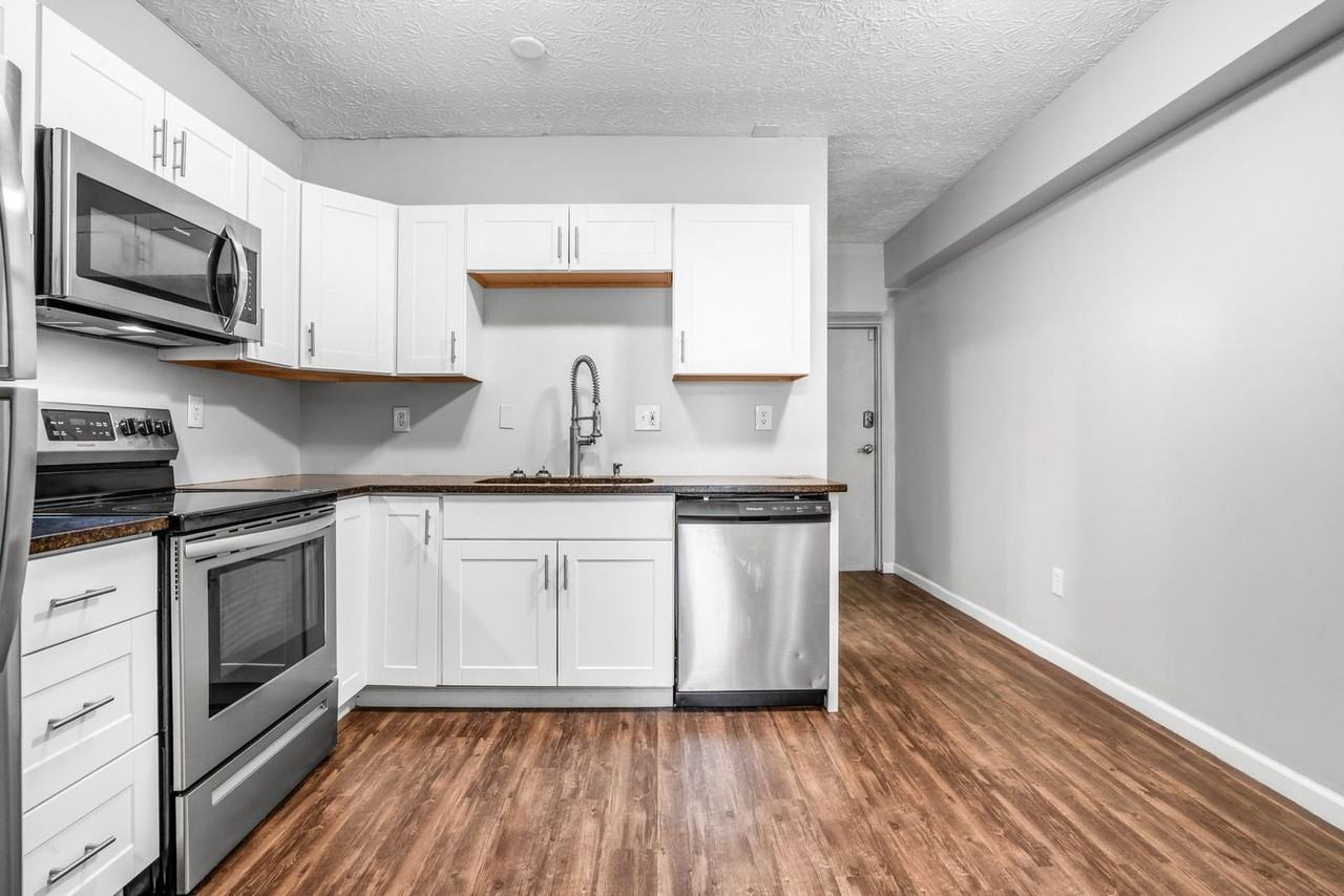 1661 N Pearl St - Photo 4 of 21