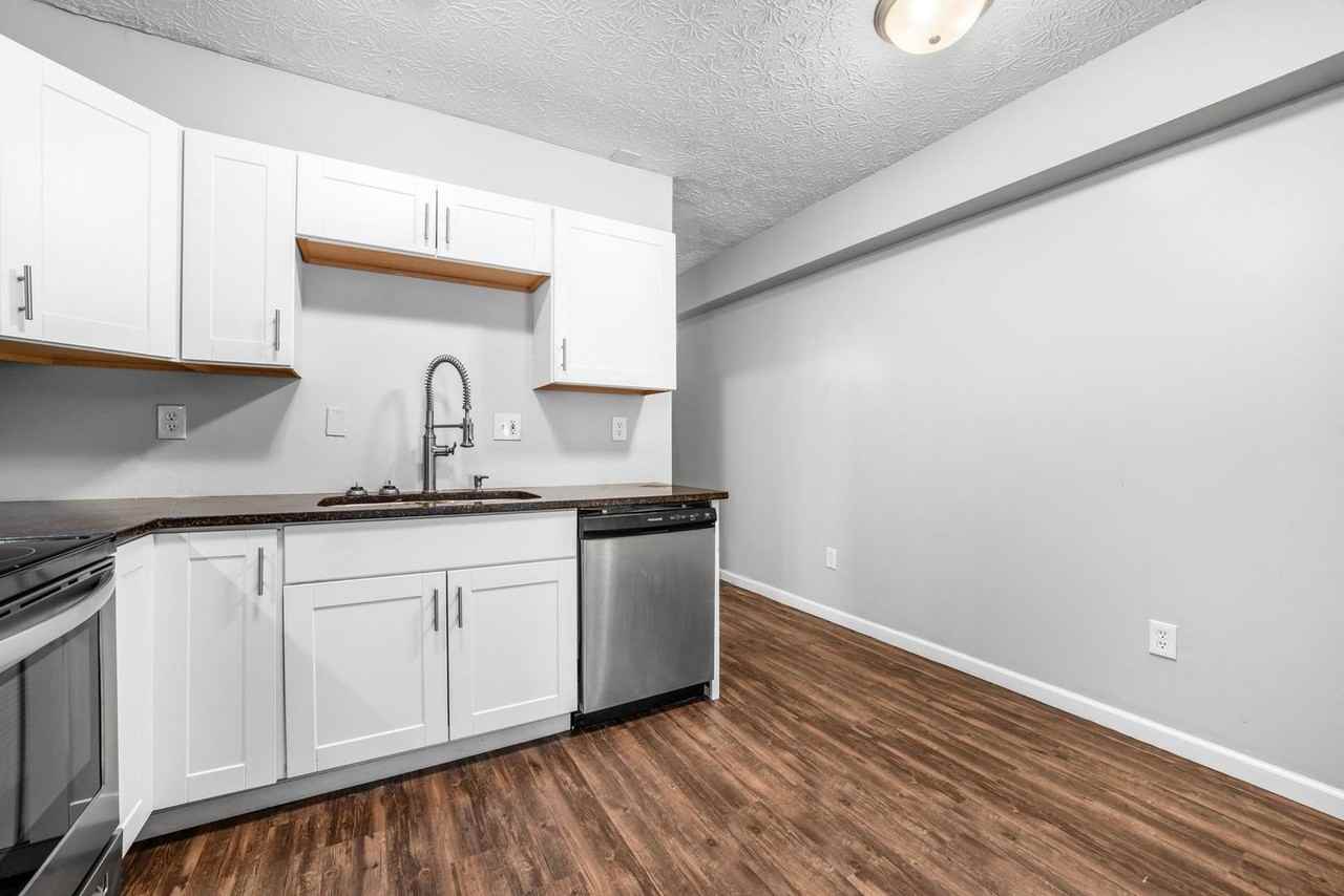 1661 N Pearl St - Photo 5 of 21