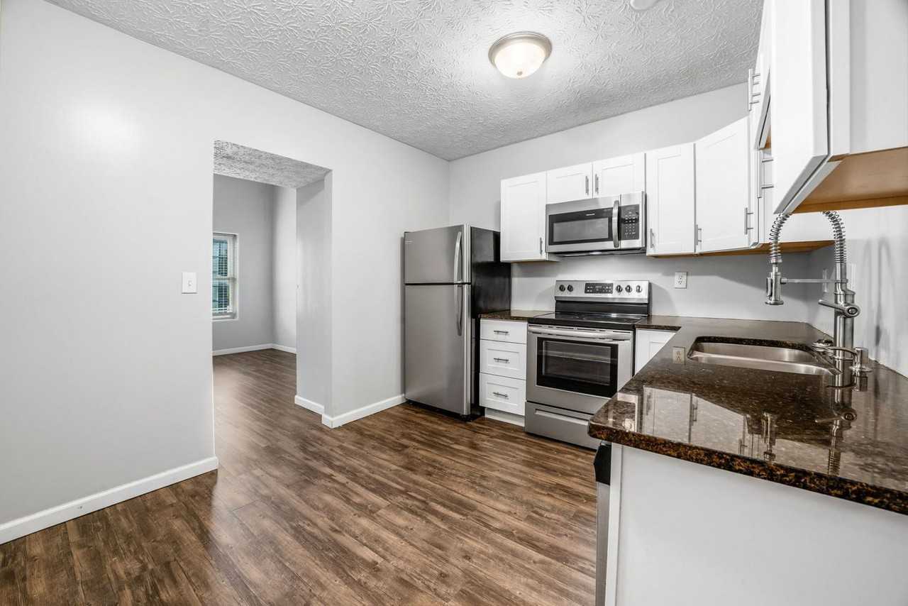 1661 N Pearl St - Photo 7 of 21