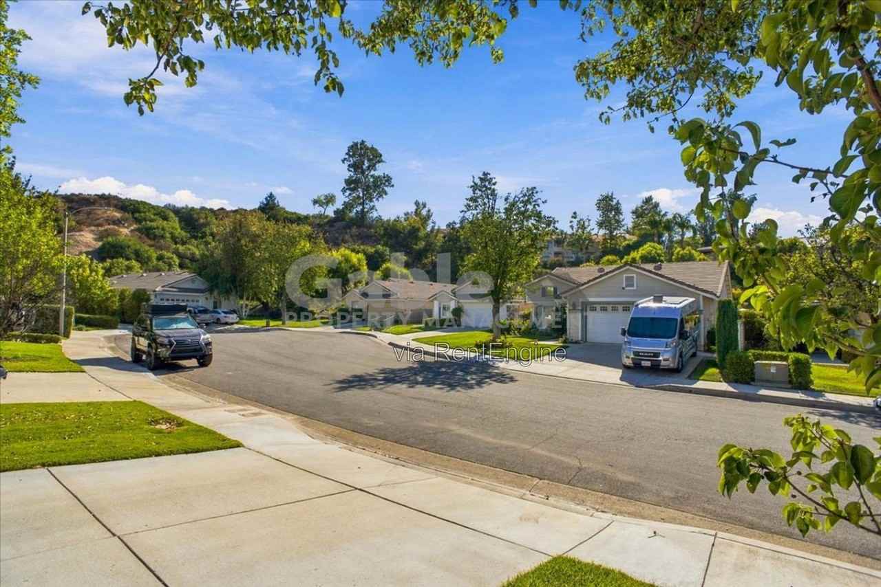 25812 Webster Pl - Photo 2 of 24
