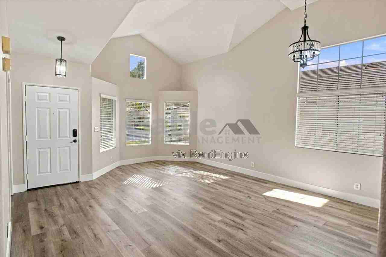 25812 Webster Pl - Photo 3 of 24