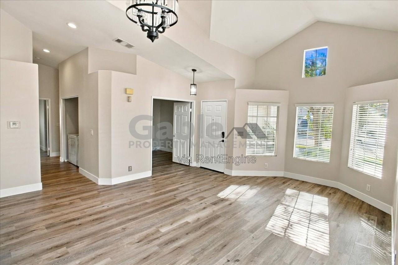 25812 Webster Pl - Photo 5 of 24