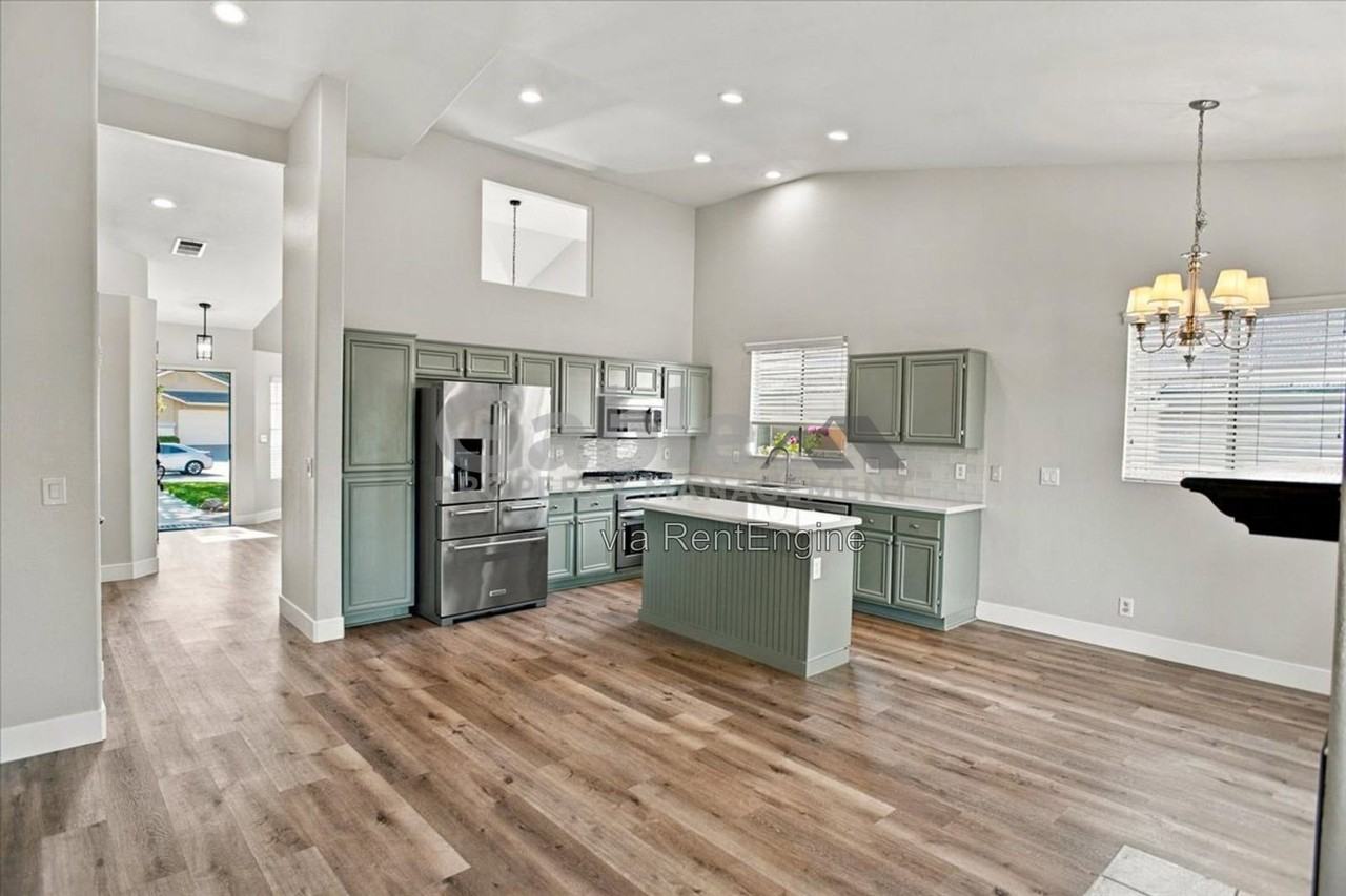 25812 Webster Pl - Photo 7 of 24