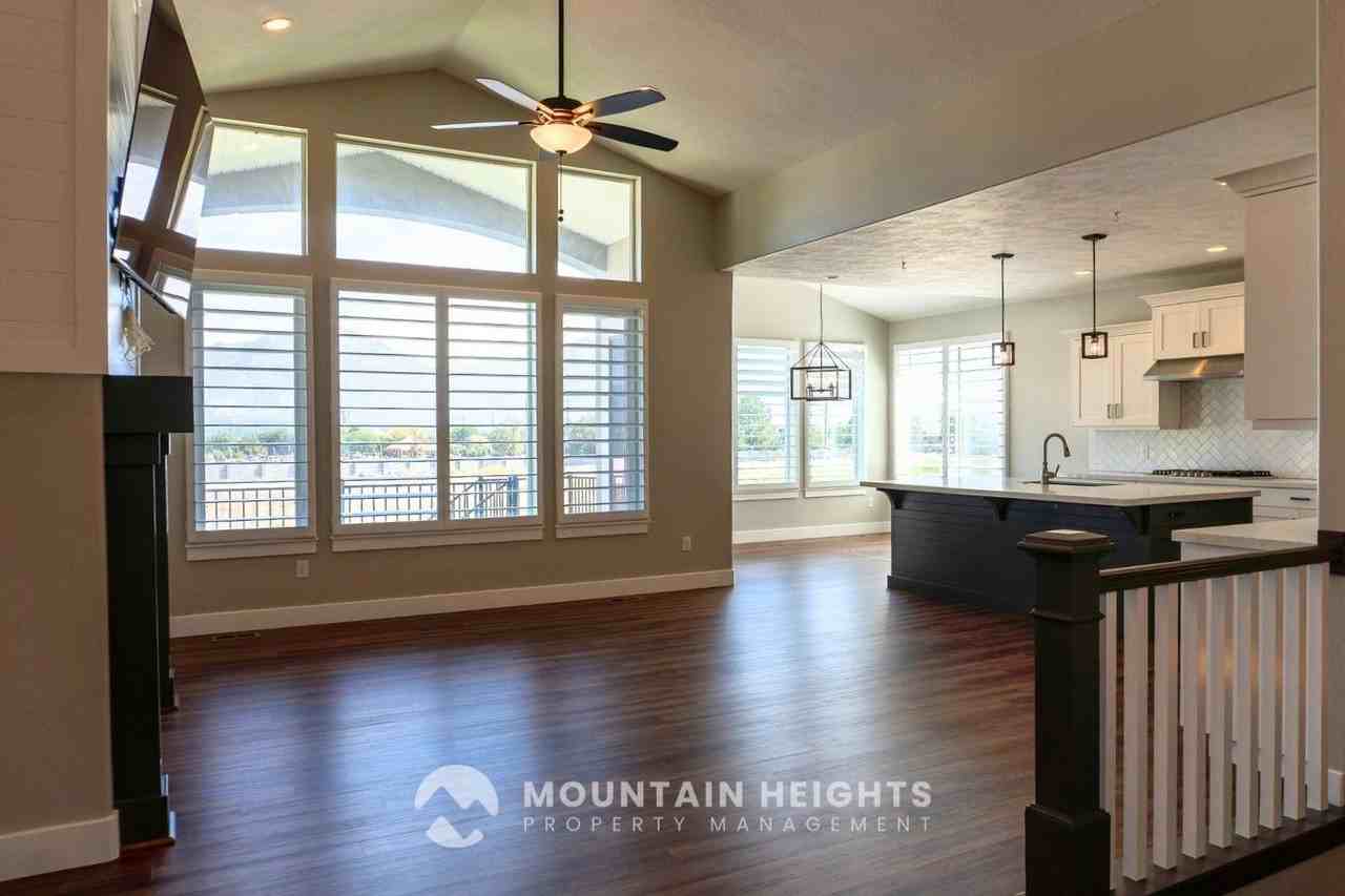 8957 S Okubo Dr - Photo 6 of 50