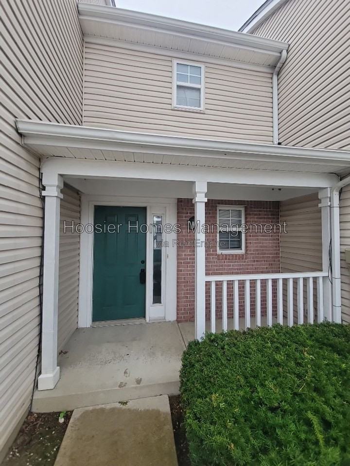 1552 Brookfield Cir - Photo 2 of 21