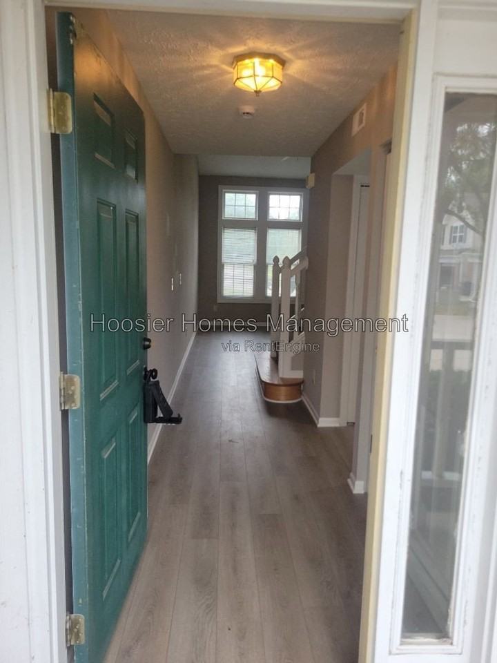 1552 Brookfield Cir - Photo 3 of 21