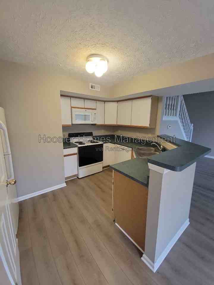 1552 Brookfield Cir - Photo 7 of 21