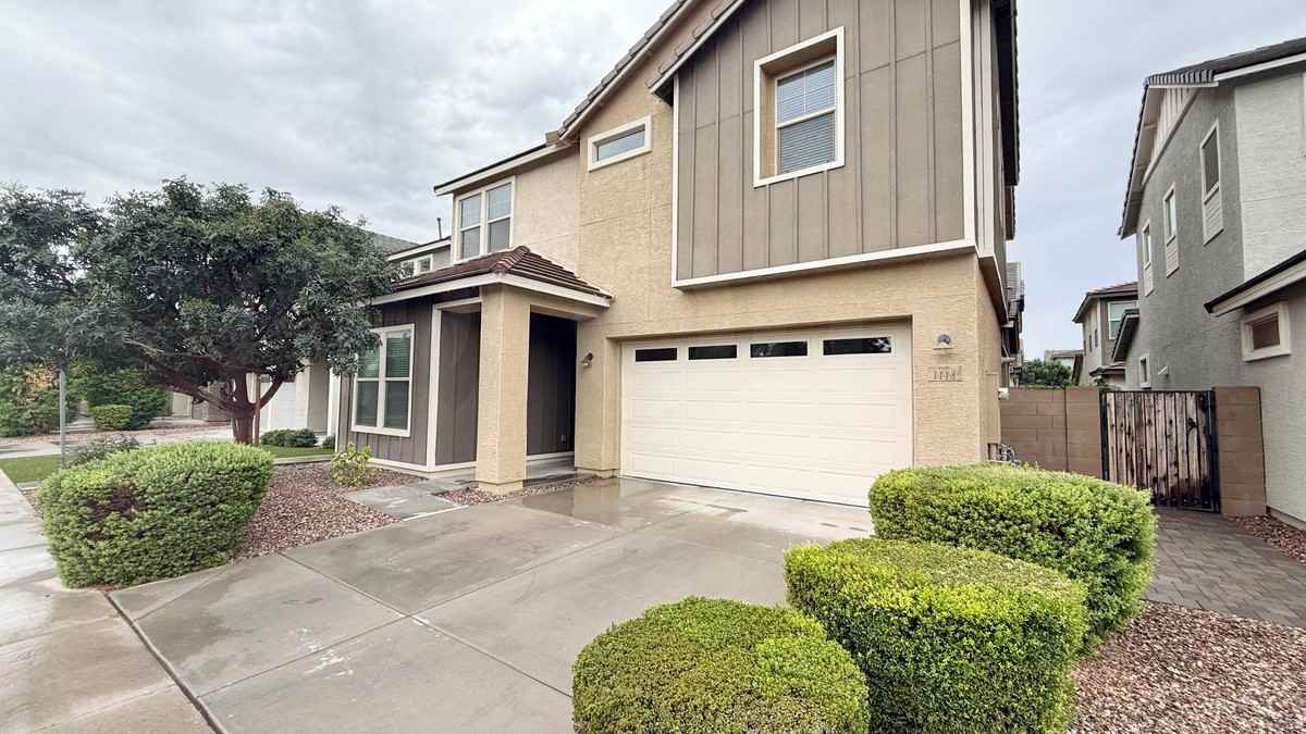 1118 S Peden Dr - Photo 3 of 23