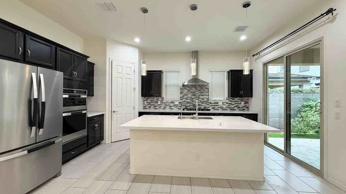 1118 S Peden Dr - Photo 7 of 23