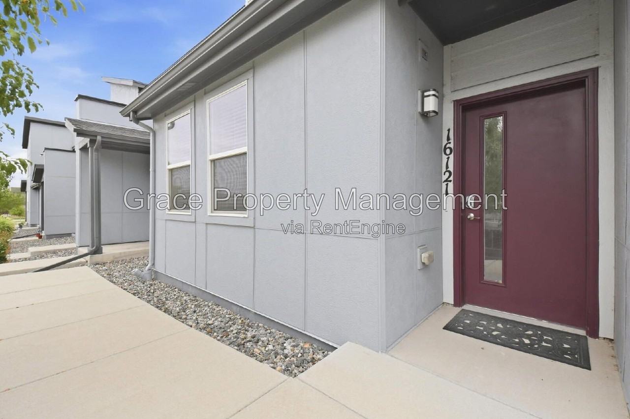 16121 E 47th Pl - Photo 2 of 17