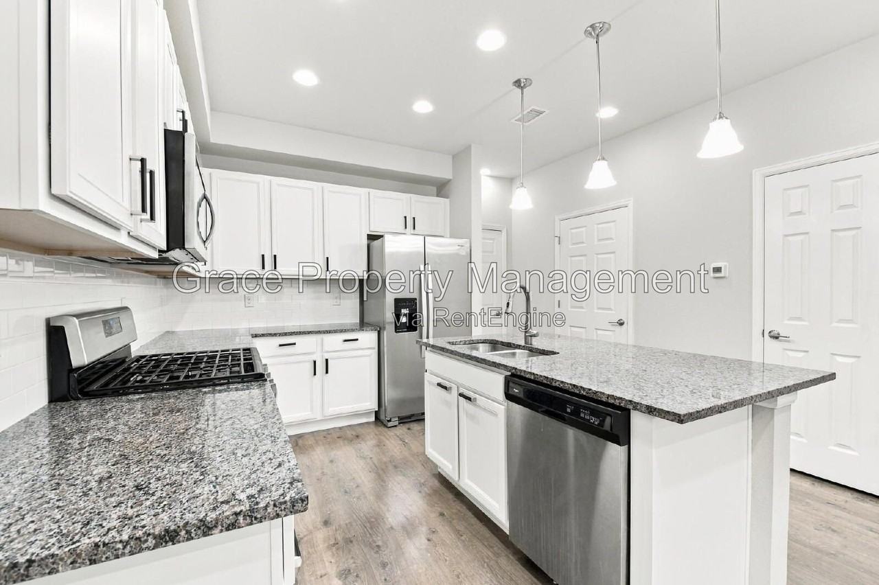 16121 E 47th Pl - Photo 7 of 17