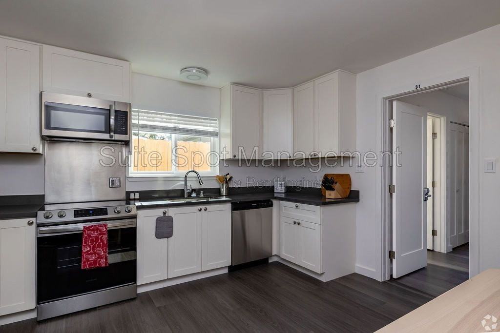 209 Madison Ave #B1 - Photo 2 of 6