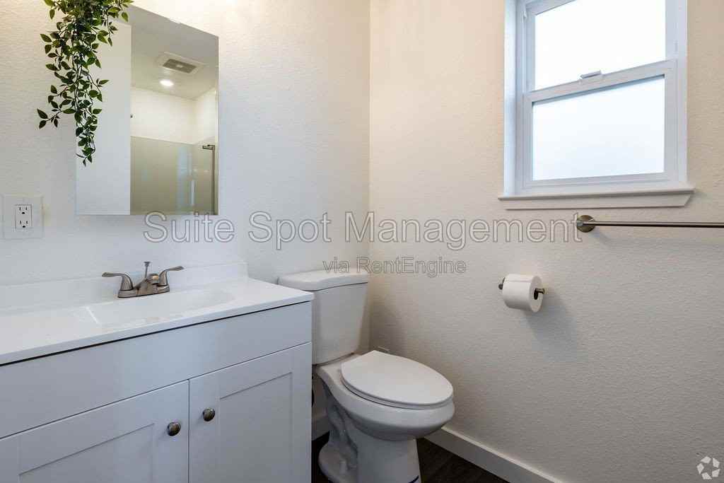 209 Madison Ave #B1 - Photo 3 of 6