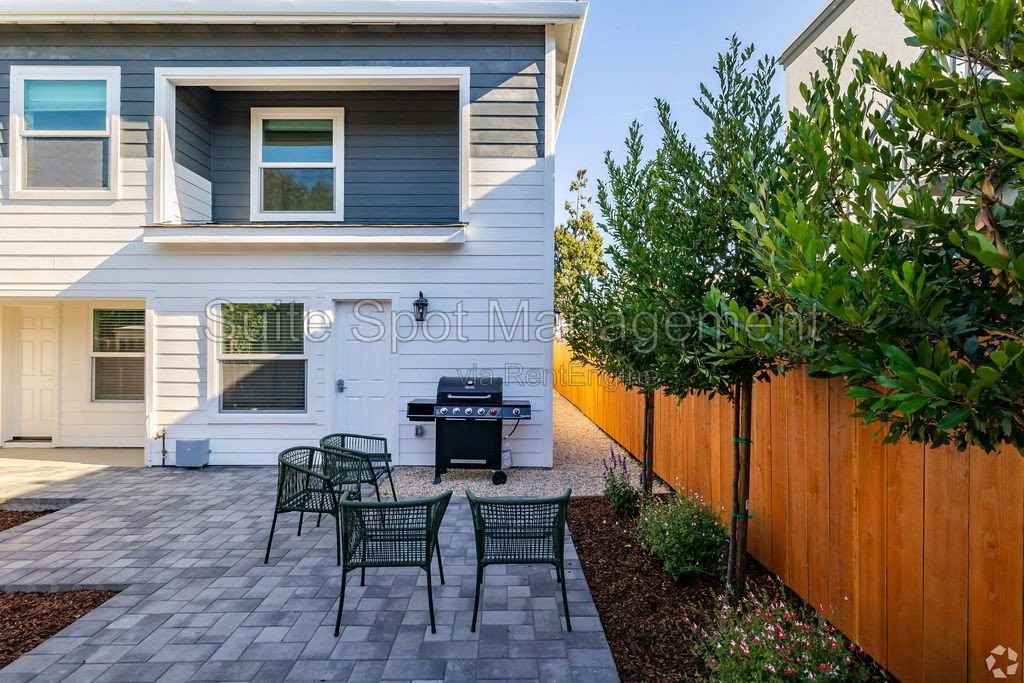 209 Madison Ave #B1 - Photo 5 of 6