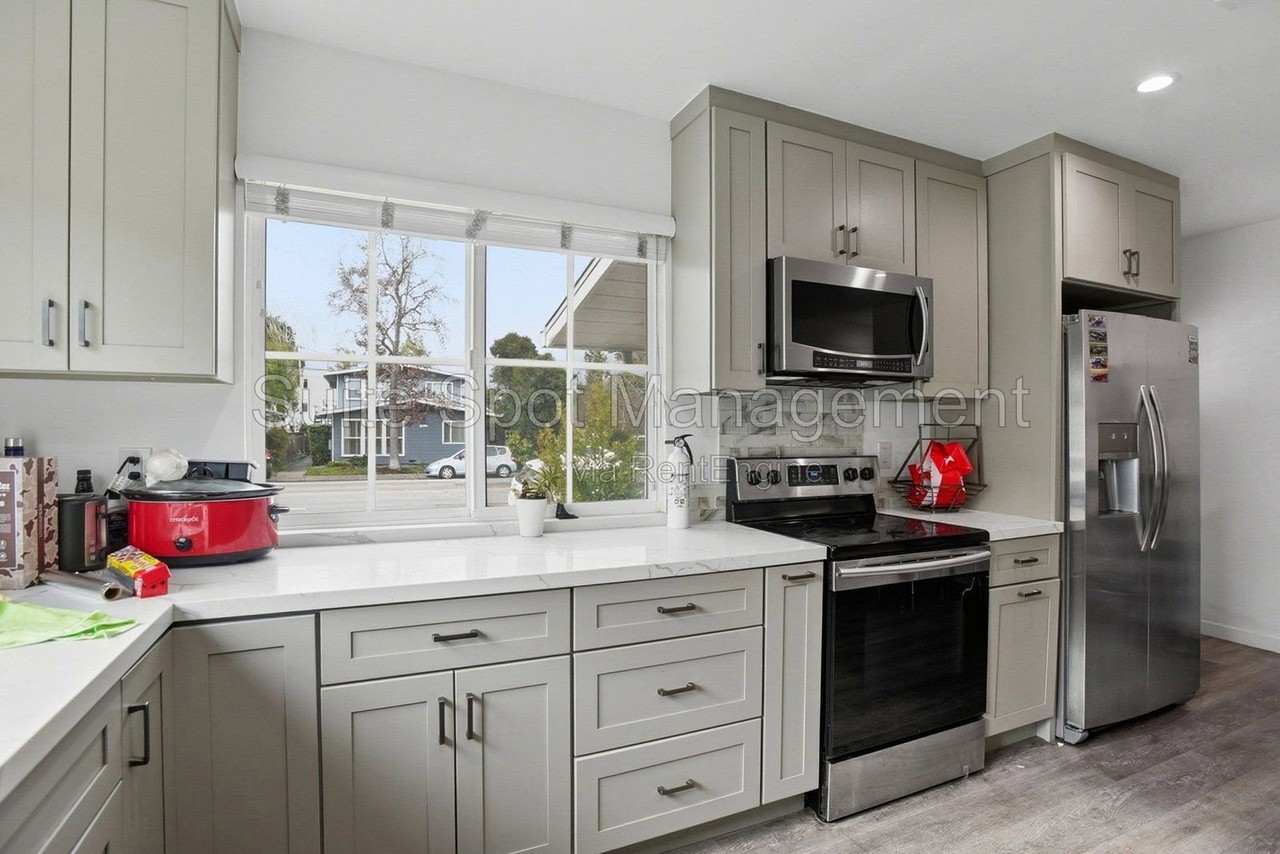 1409 Jefferson Ave #A1 - Photo 3 of 8