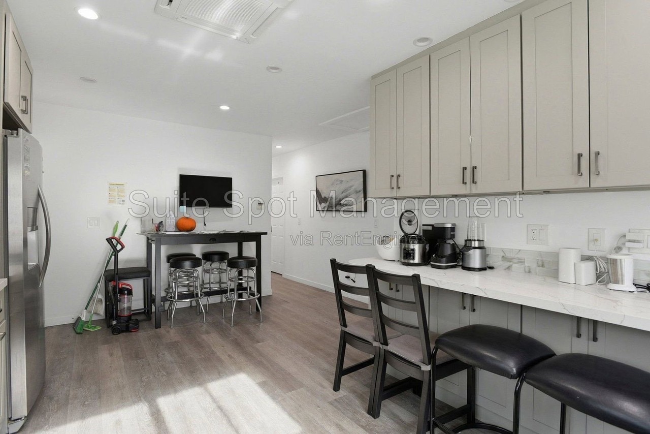 1409 Jefferson Ave #A1 - Photo 4 of 8