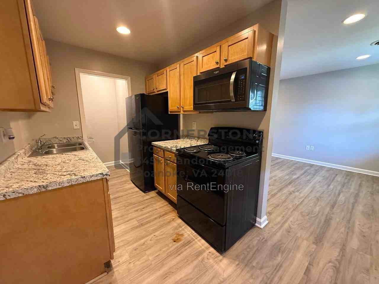 2232 Plantation Rd Ne - Photo 2 of 13