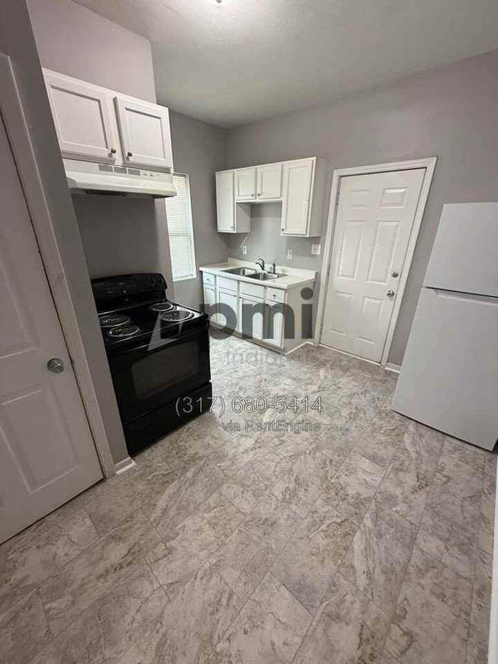 112 Adler St - Photo 4 of 30