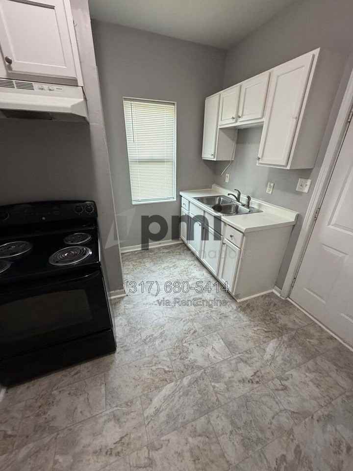 112 Adler St - Photo 5 of 30