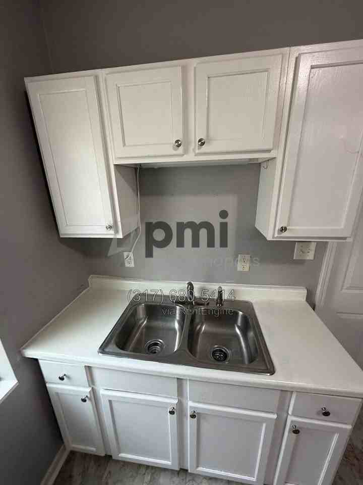 112 Adler St - Photo 6 of 30