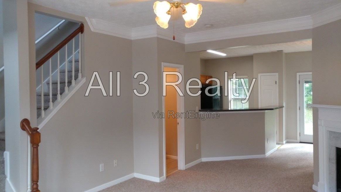5670 Hampton Ct - Photo 5 of 24