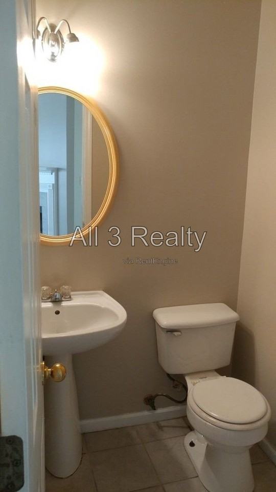 5670 Hampton Ct - Photo 7 of 24