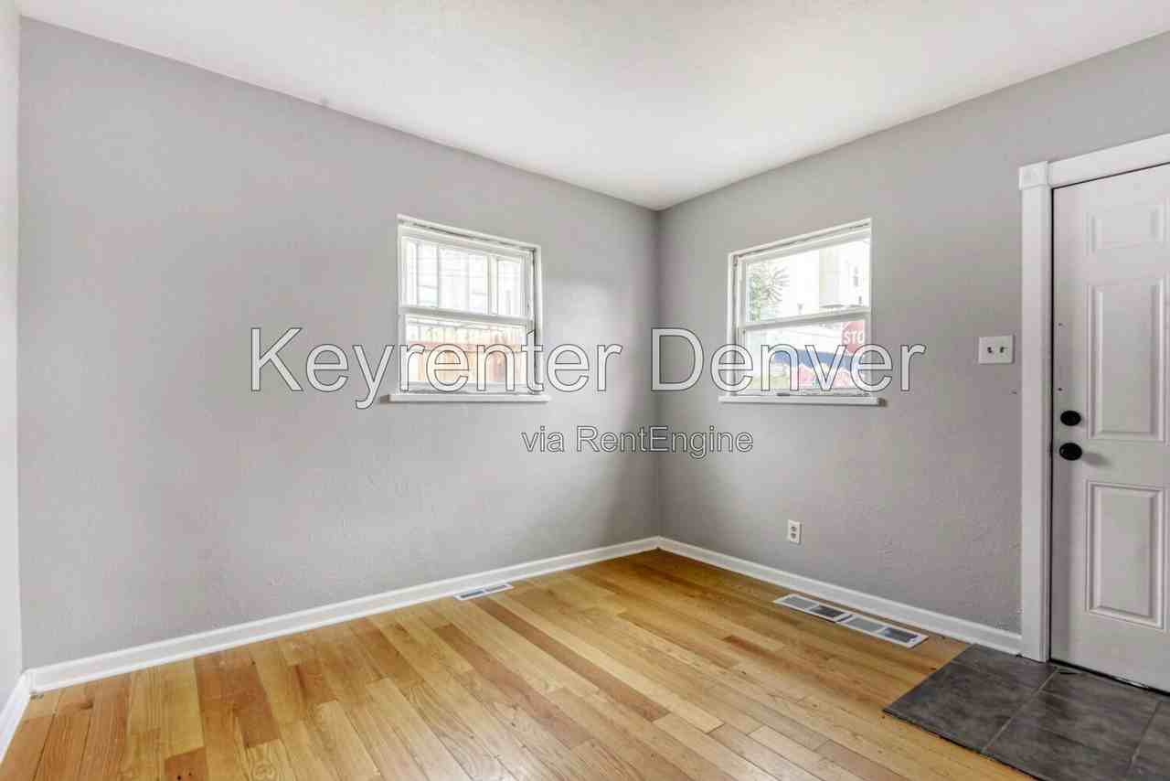 1105 S Zenobia St - Photo 2 of 11