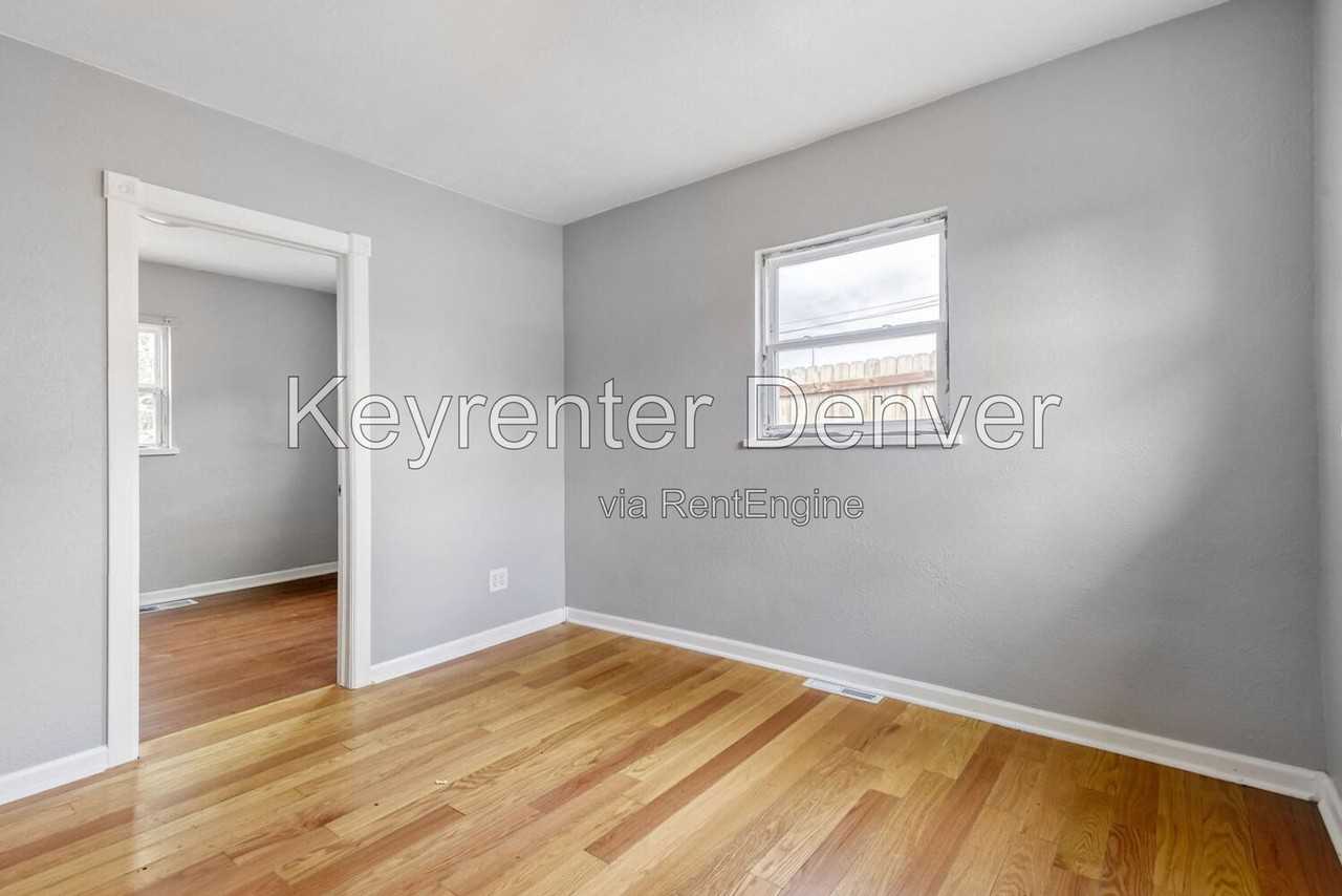 1105 S Zenobia St - Photo 3 of 11