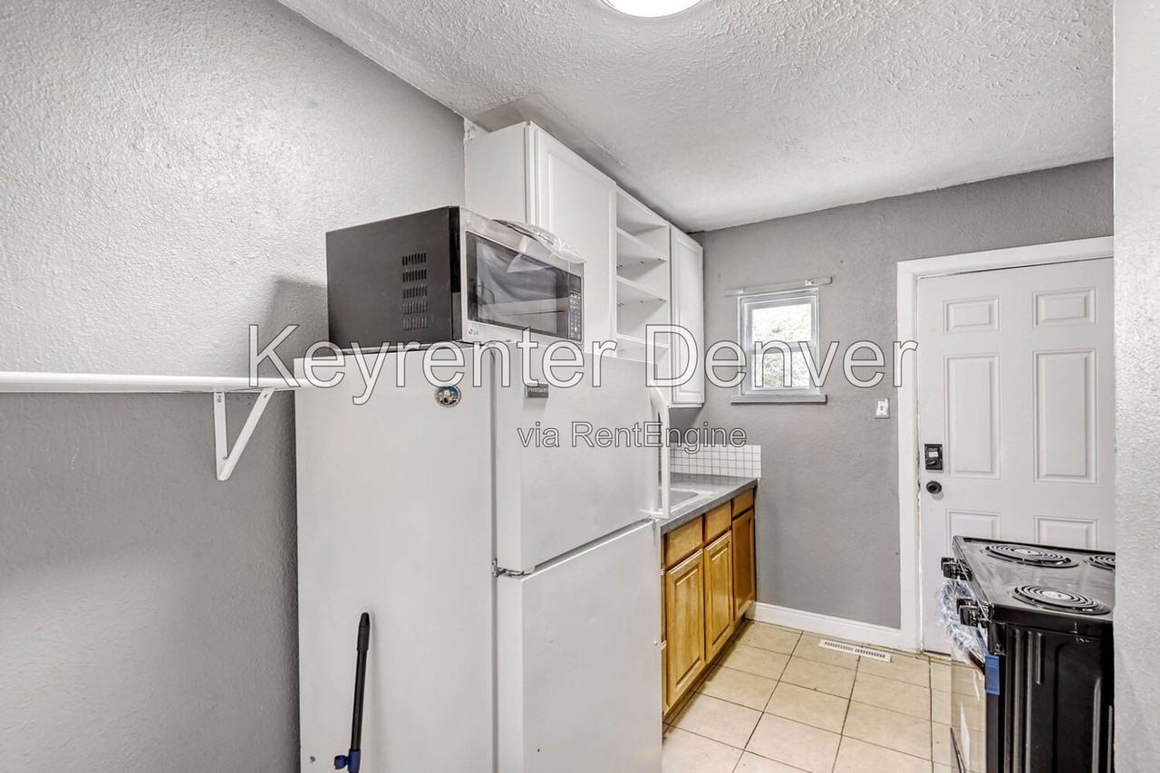1105 S Zenobia St - Photo 5 of 11