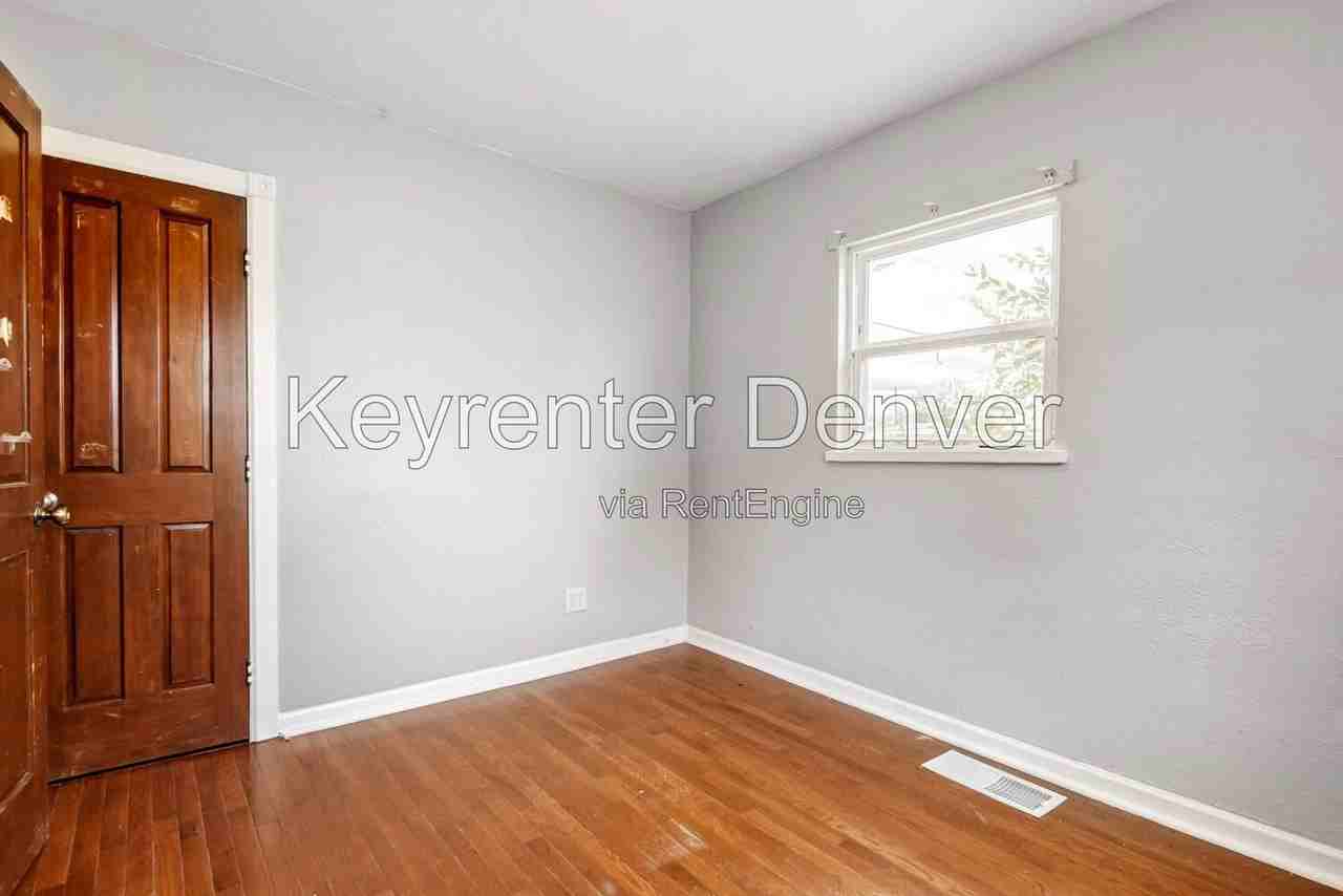 1105 S Zenobia St - Photo 6 of 11