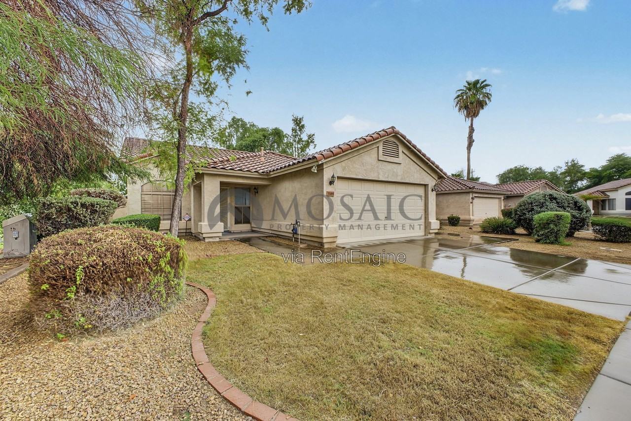 1184 W Flamingo Ct - Photo 3 of 32