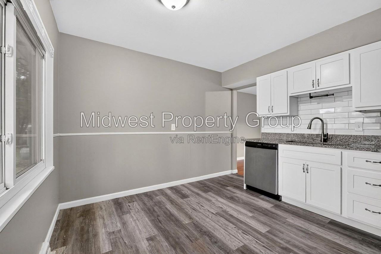 6717 Lightwood Dr - Photo 3 of 25