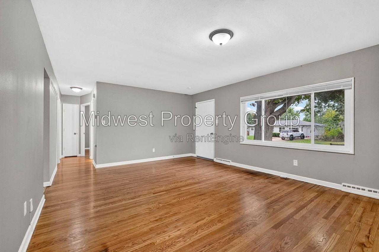 6717 Lightwood Dr - Photo 4 of 25