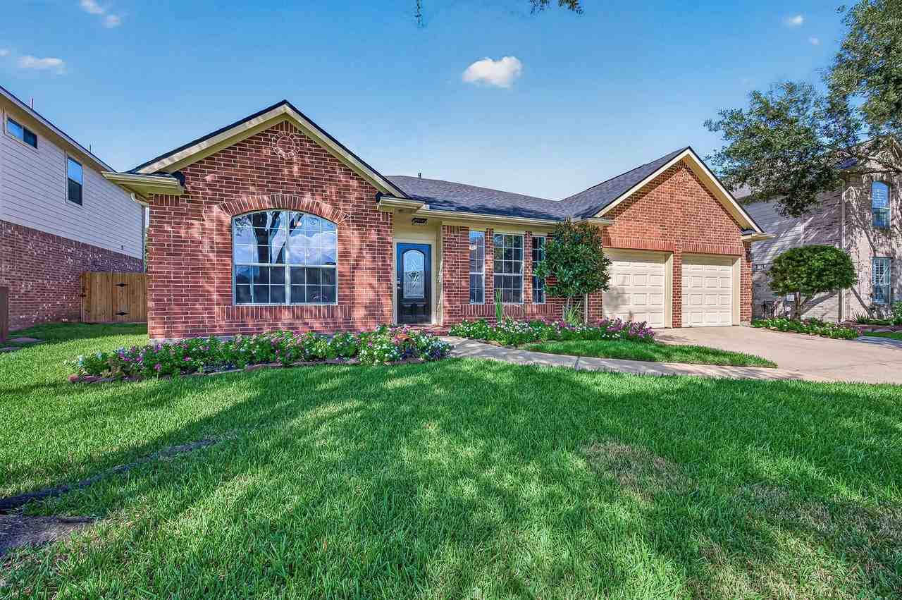405 Wickford Ct - Photo 4 of 50