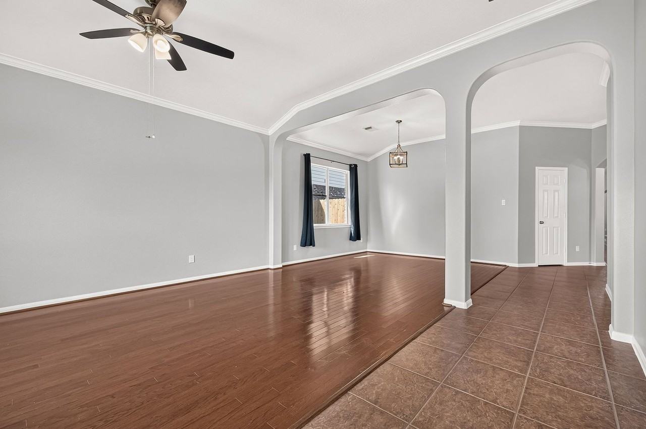 405 Wickford Ct - Photo 6 of 50