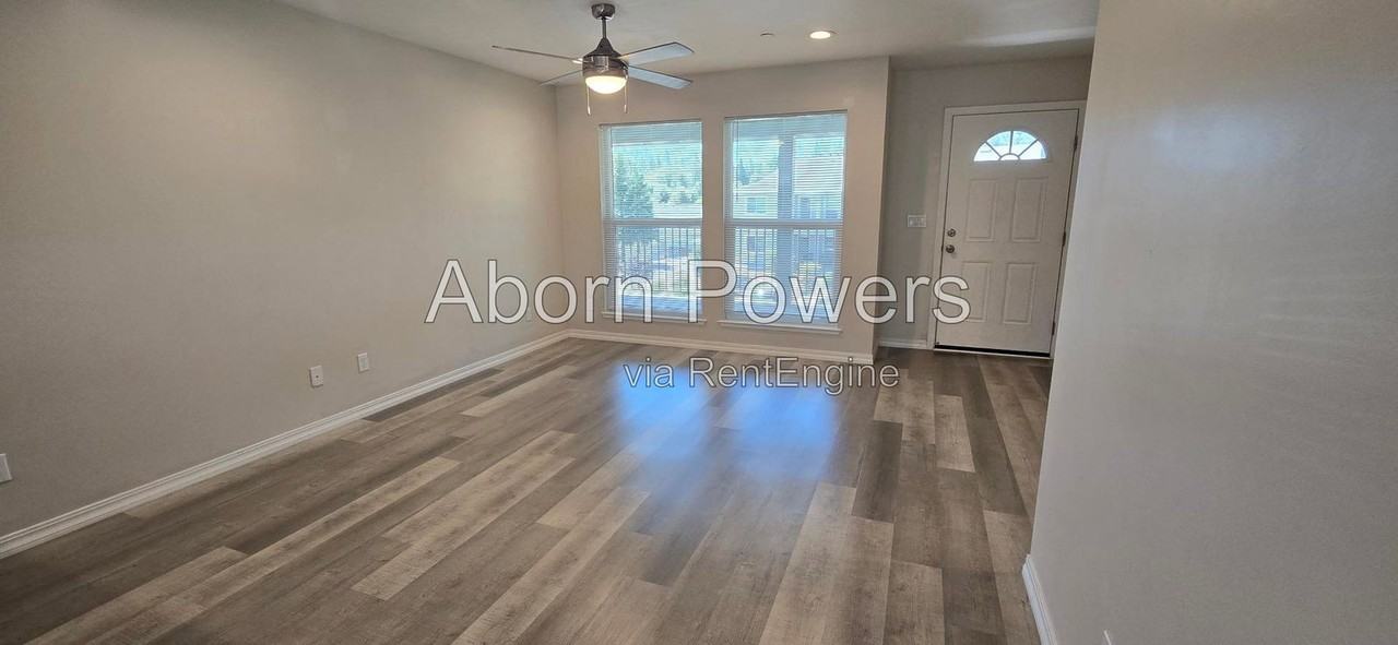 575 Racquet Way #C - Photo 2 of 11