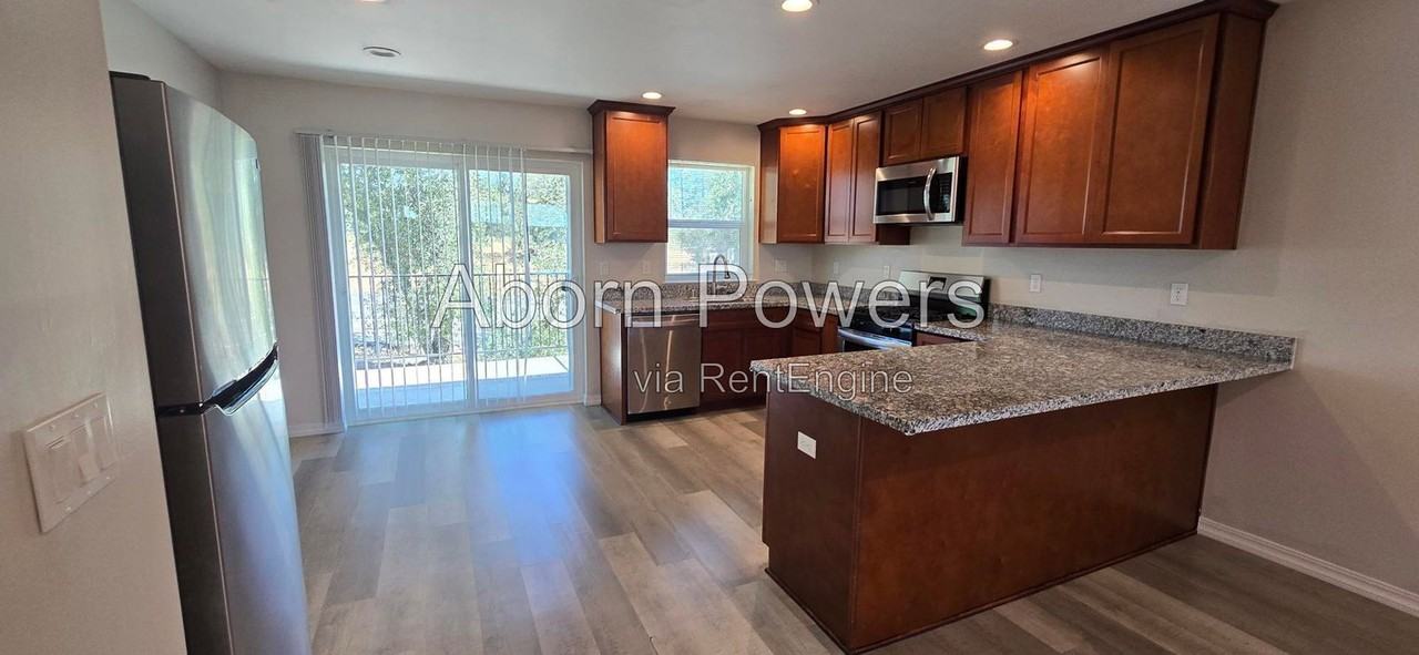 575 Racquet Way #C - Photo 3 of 11