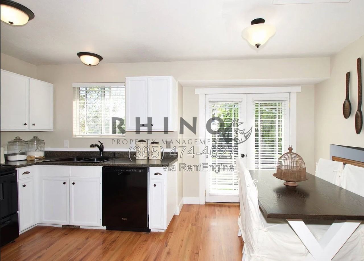 251 W 1675 N - Photo 3 of 15