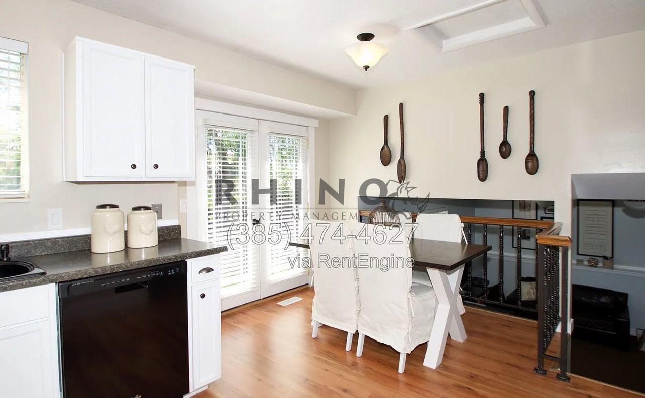 251 W 1675 N - Photo 4 of 15