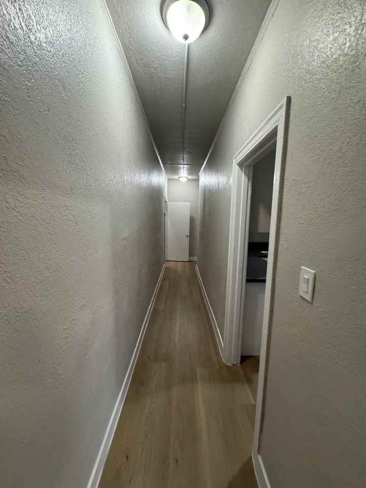 811 W 43rd St #A - Photo 7 of 12