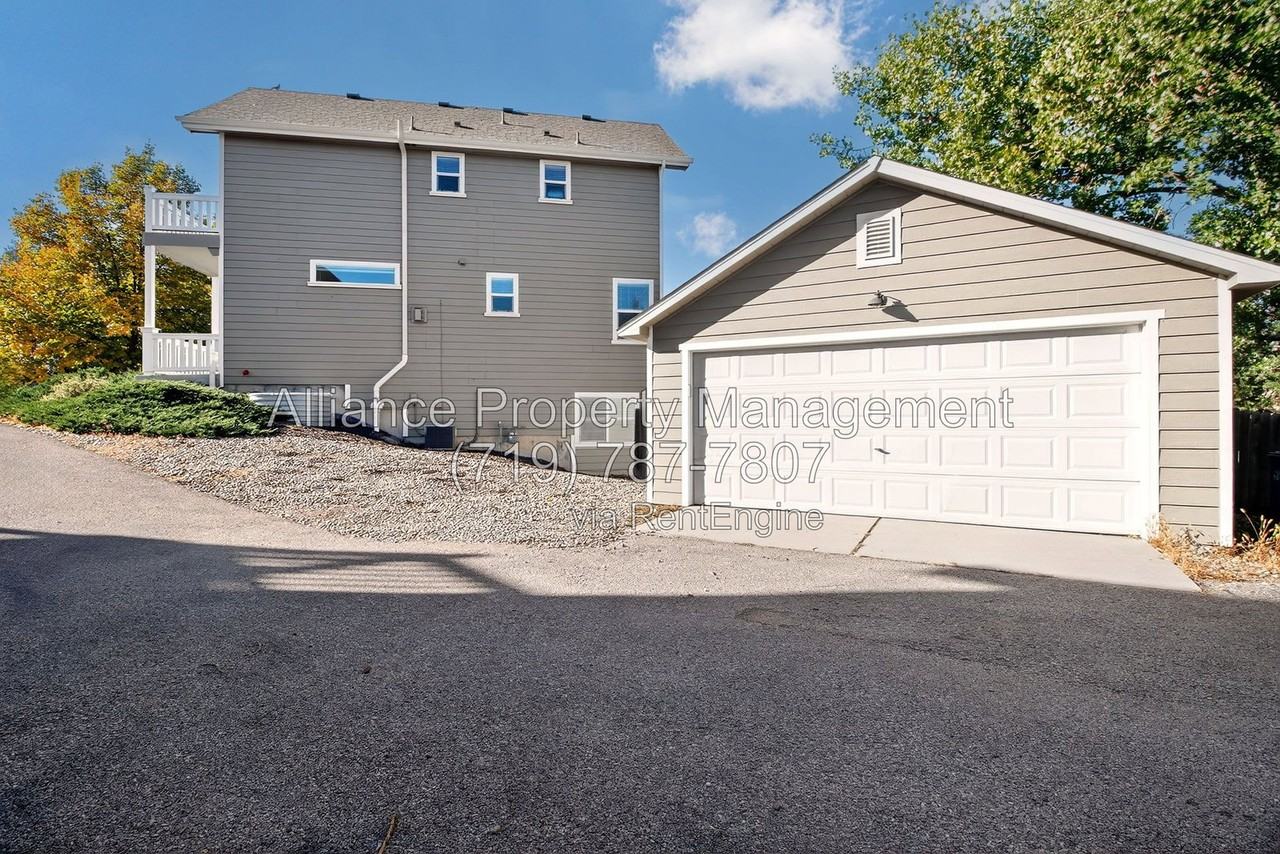 4998 Dovetail Ln - Photo 3 of 31