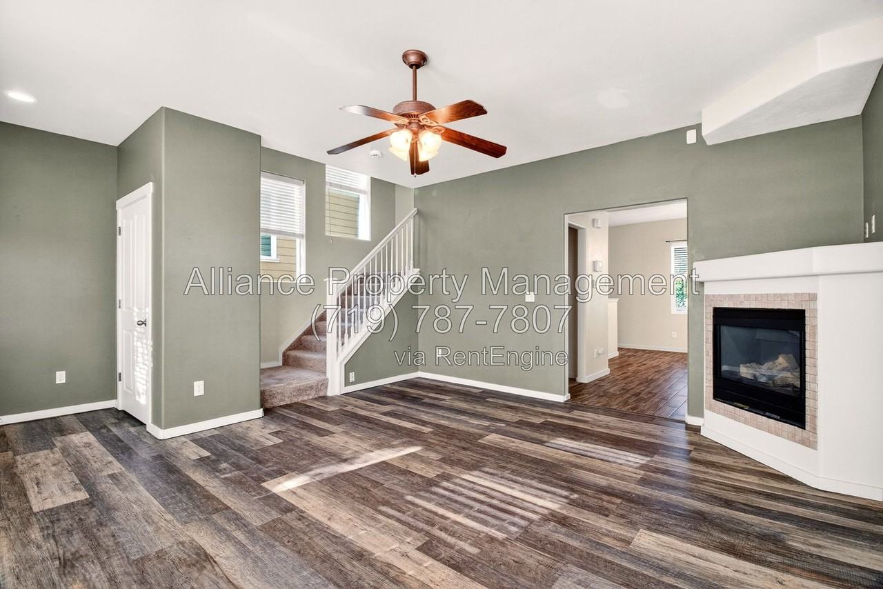 4998 Dovetail Ln - Photo 5 of 31