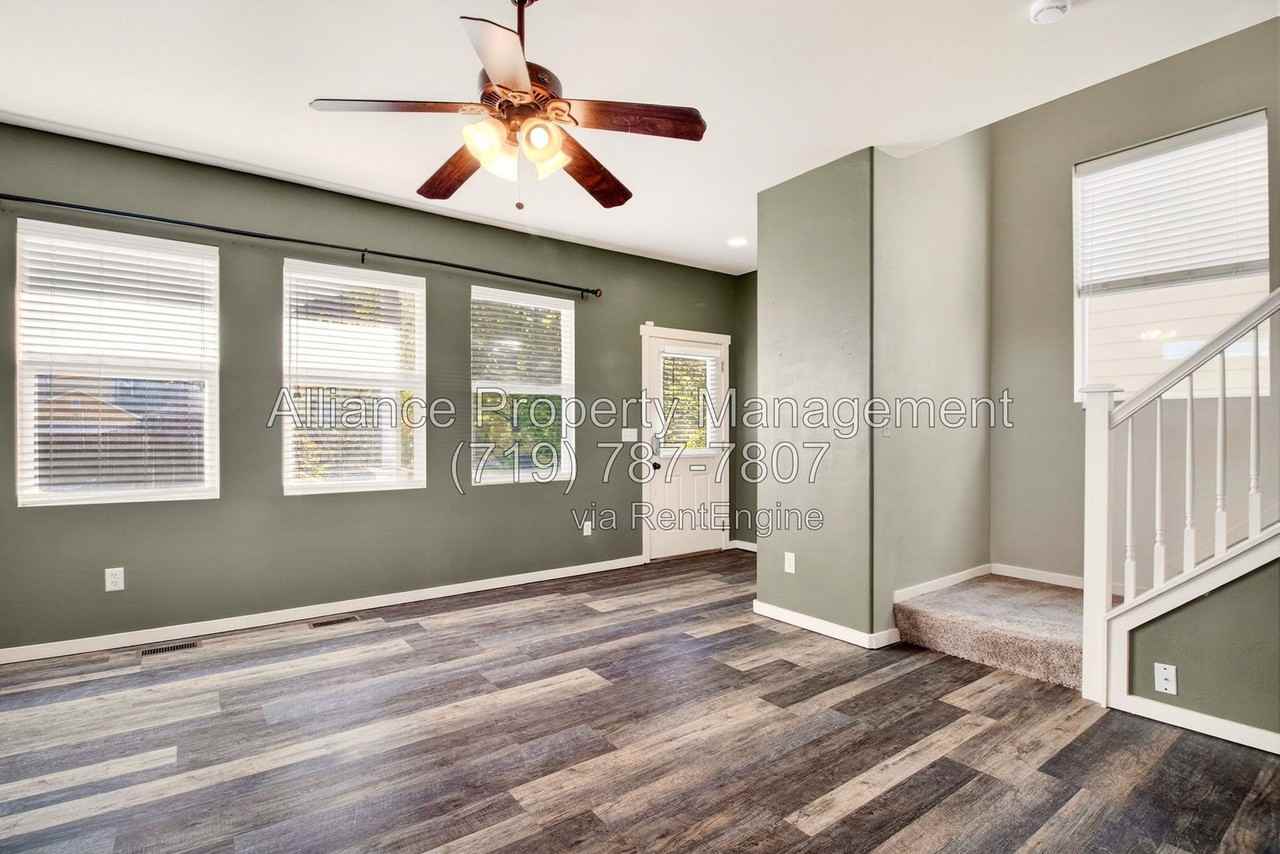 4998 Dovetail Ln - Photo 6 of 31