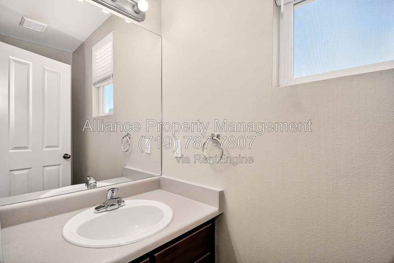 4998 Dovetail Ln - Photo 7 of 31