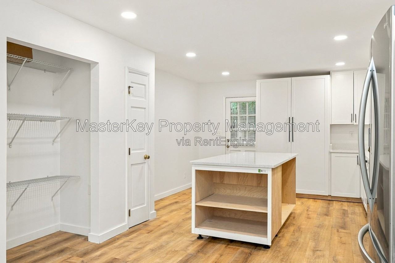100 Strawbridge Ct - Photo 4 of 28