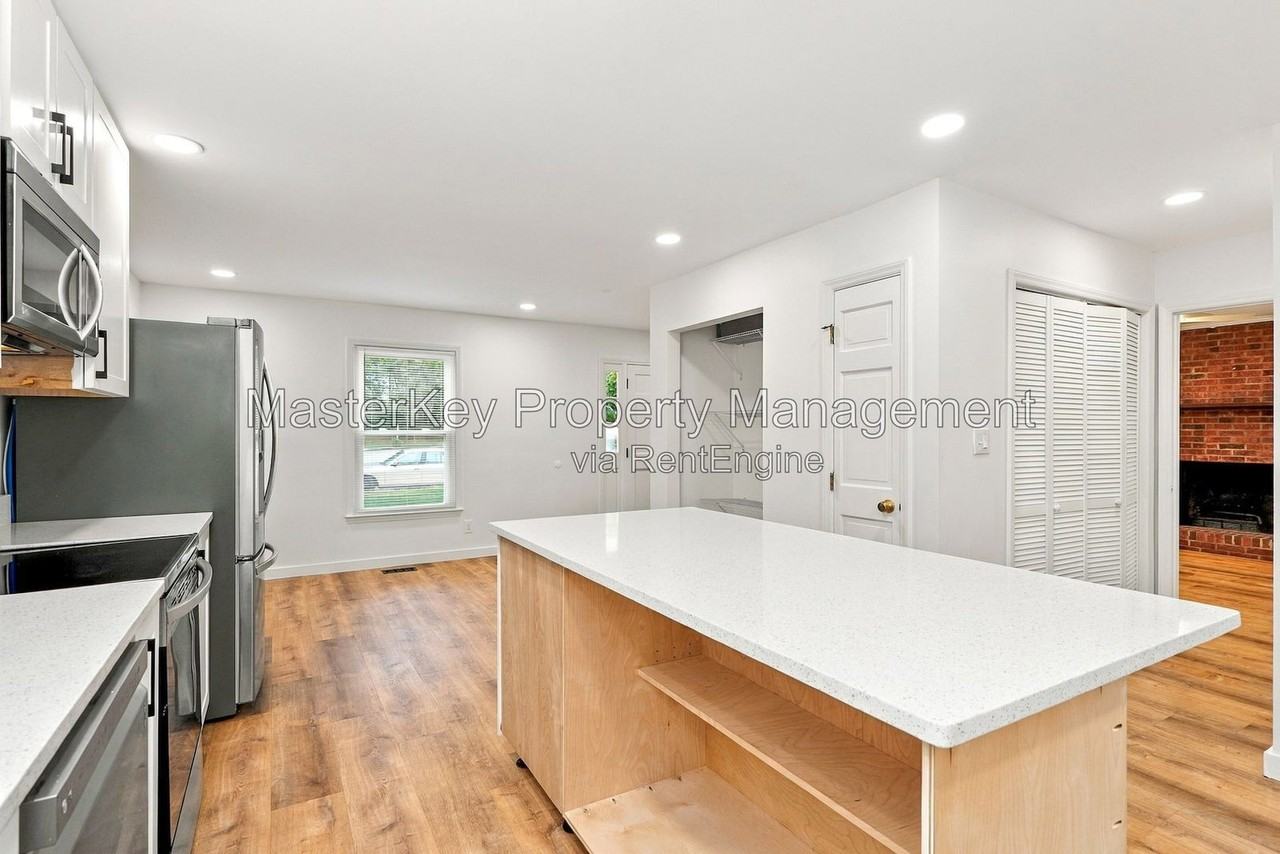 100 Strawbridge Ct - Photo 5 of 28