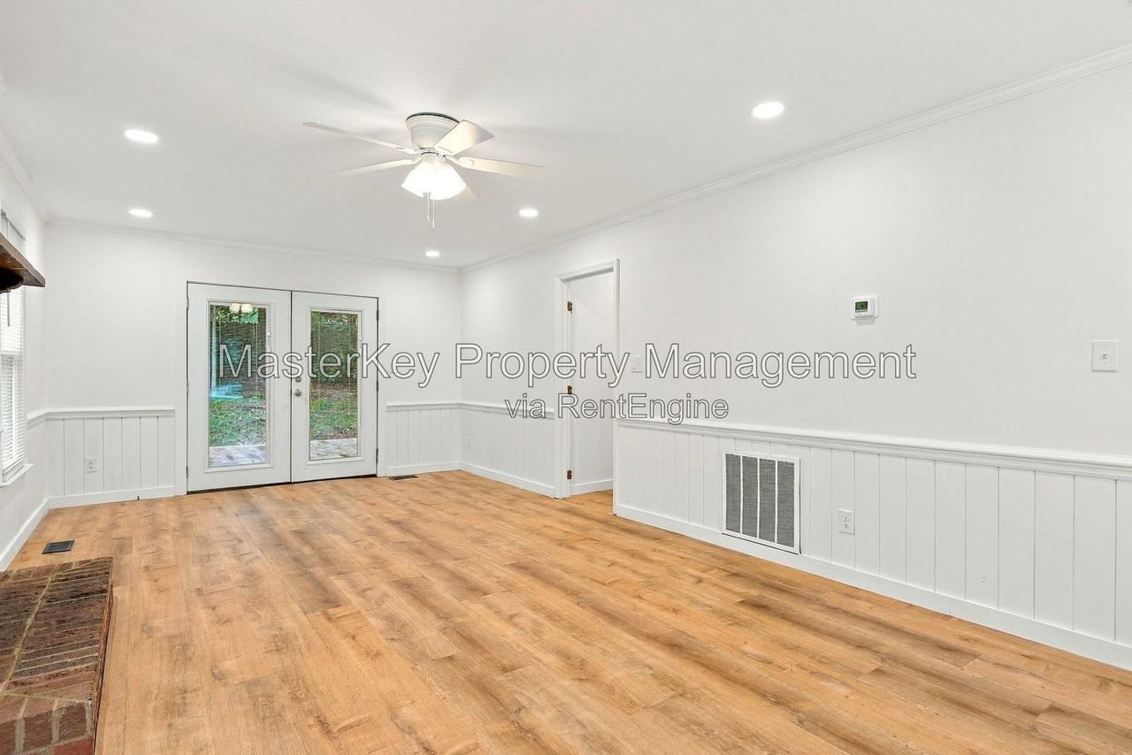 100 Strawbridge Ct - Photo 7 of 28