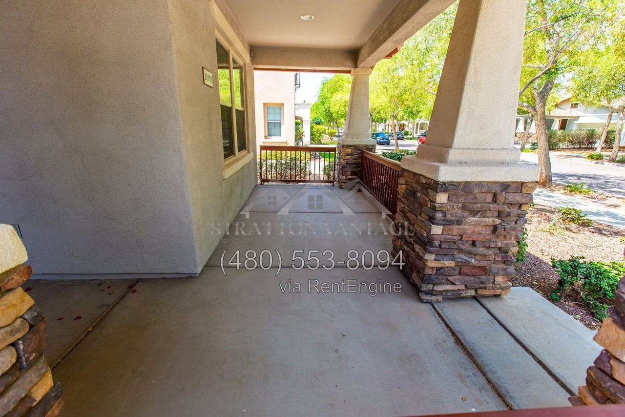 20767 W Ridge Rd - Photo 4 of 39